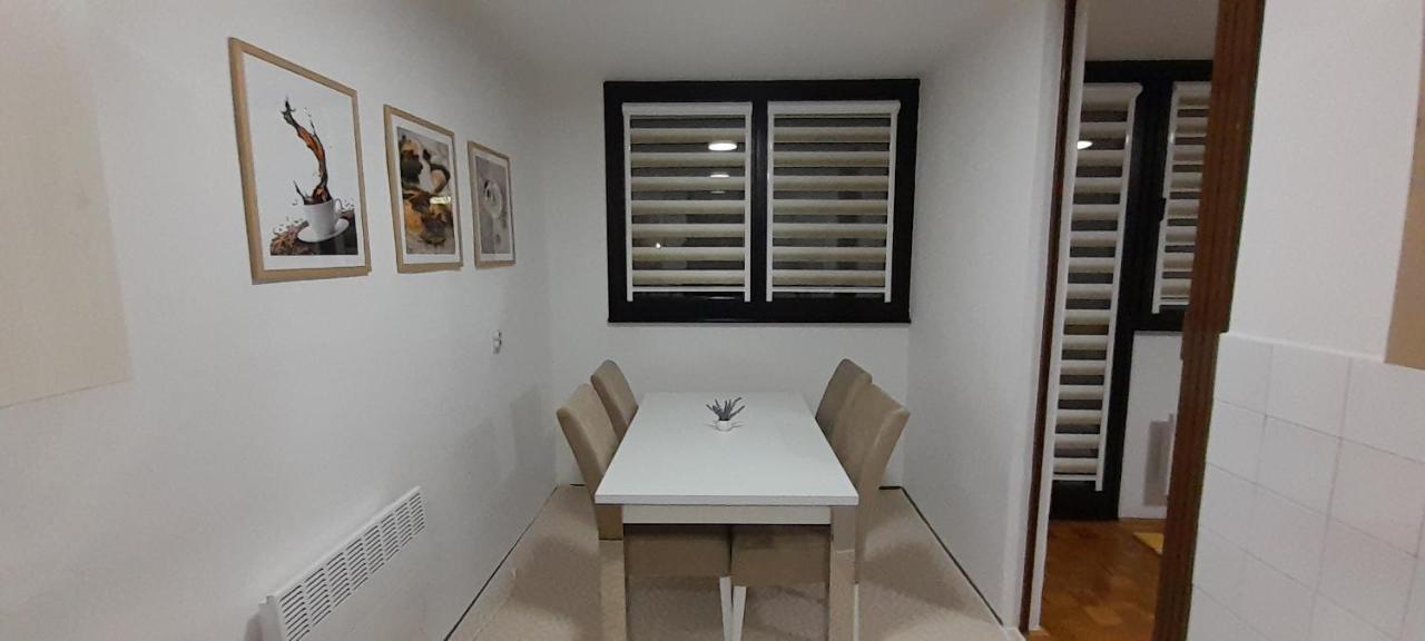 Cozy And Sunny Apartment Near The Airport Sarajevo Exterior photo